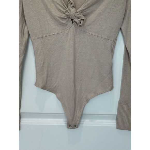 Abercrombie & Fitch Soft A & F Cozy Twist Front Cream Bodysuit Size XS - Picture 3 of 11